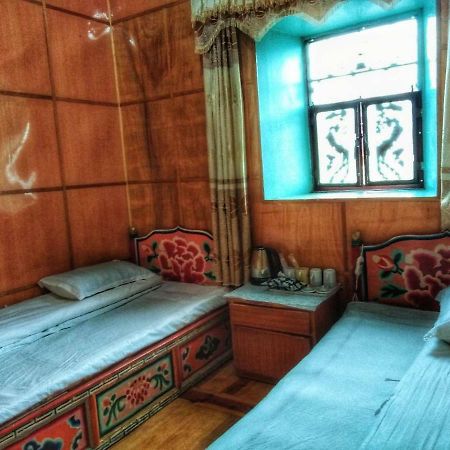Zishuo Zihua Guest House Daocheng Eksteriør billede
